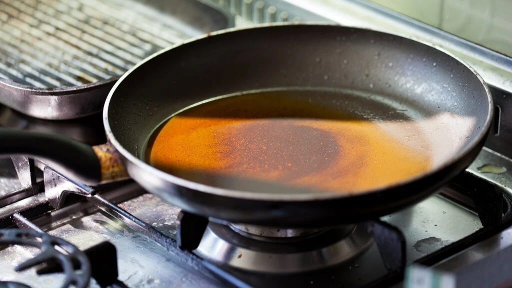 Oil cooking pan